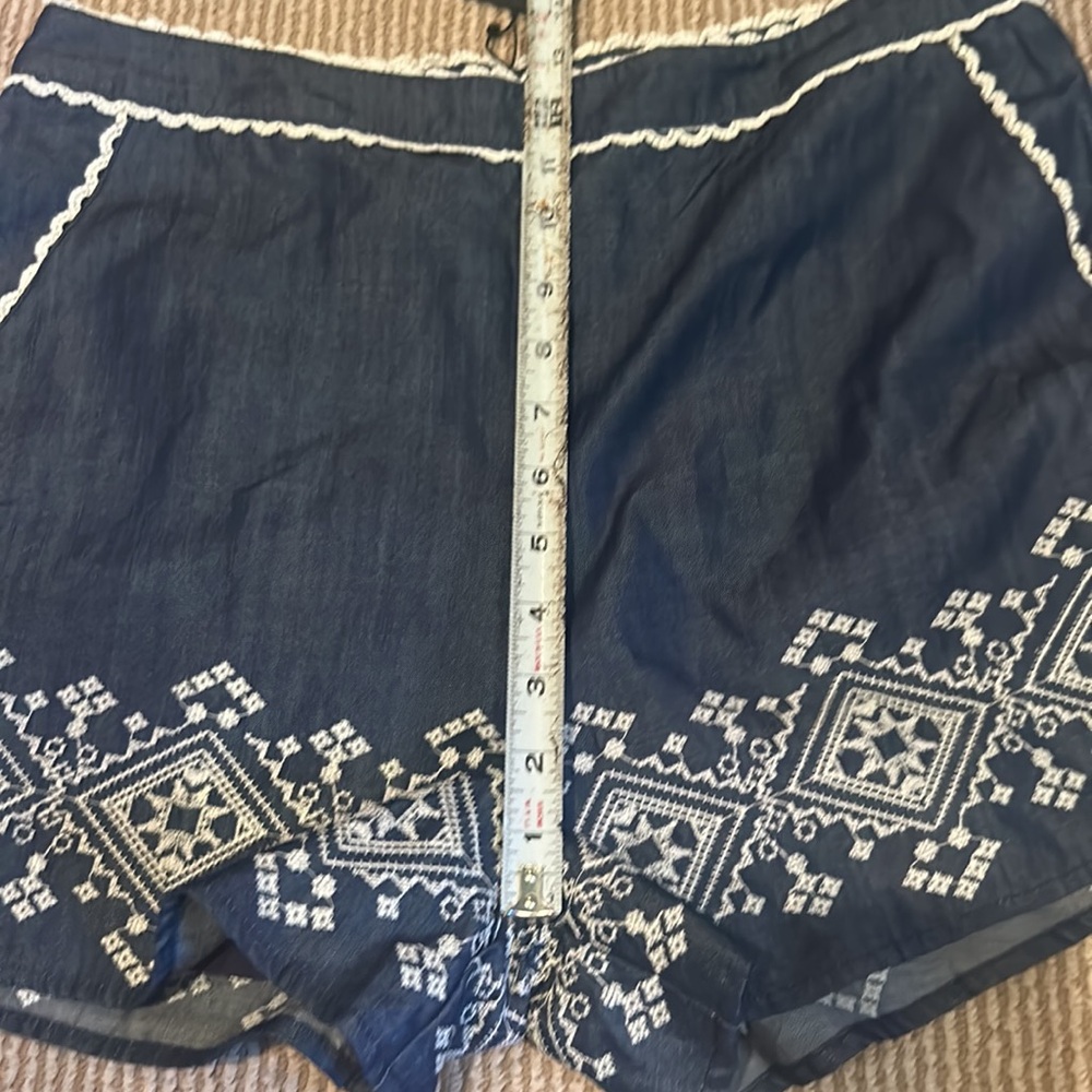 NWT ANTHRO J.O.A. High Waist Blue and White Embroidered Shorts size large - Picture 9 of 10